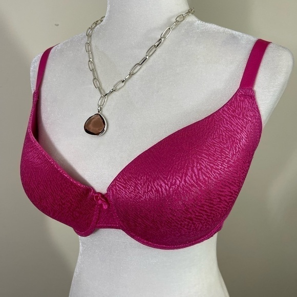 Dreamwear sz 40C bra push-up in a berry color with a slight texture - Picture 2 of 8